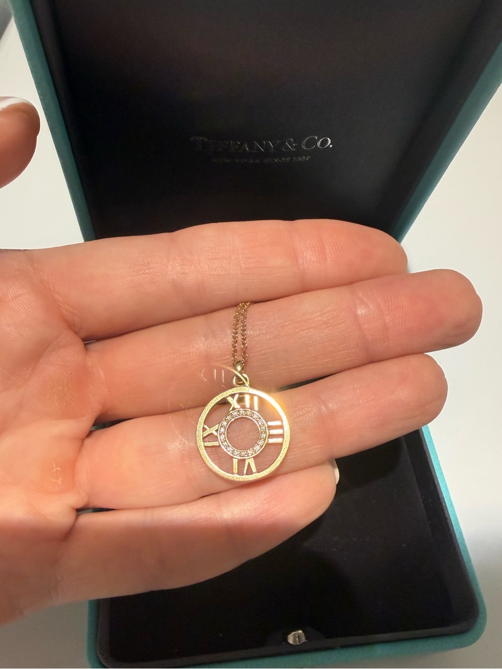 Tiffany & Co. 🩵💛🩵Gold Roman Numeral Circle Pendant Necklace